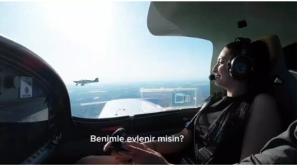 GÖKYÜZÜNDE EVLİLİK TEKLİFİ